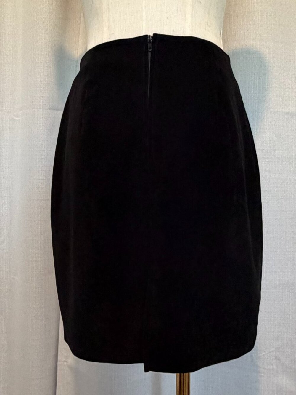 Briggs New York Vintage Black Velvet Pencil Skirt - Size 4P Minimalist - Picture 3 of 14
